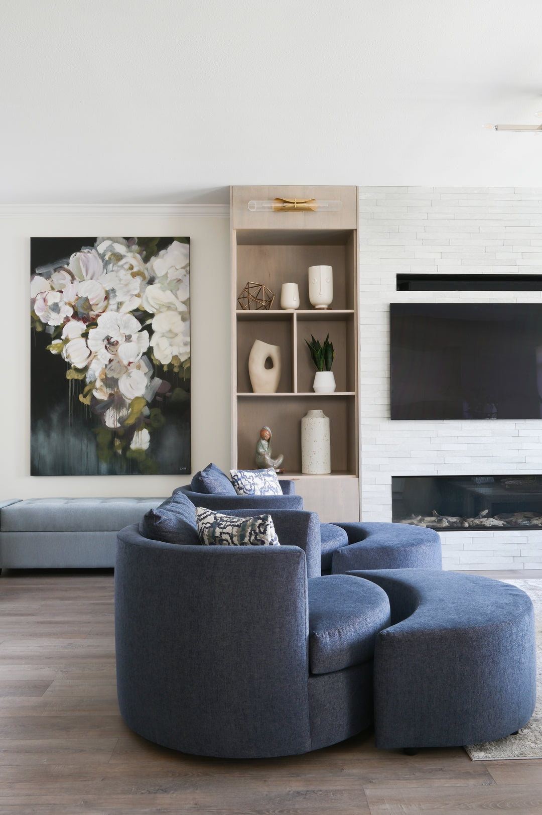 Cuddle Swivel Armchair