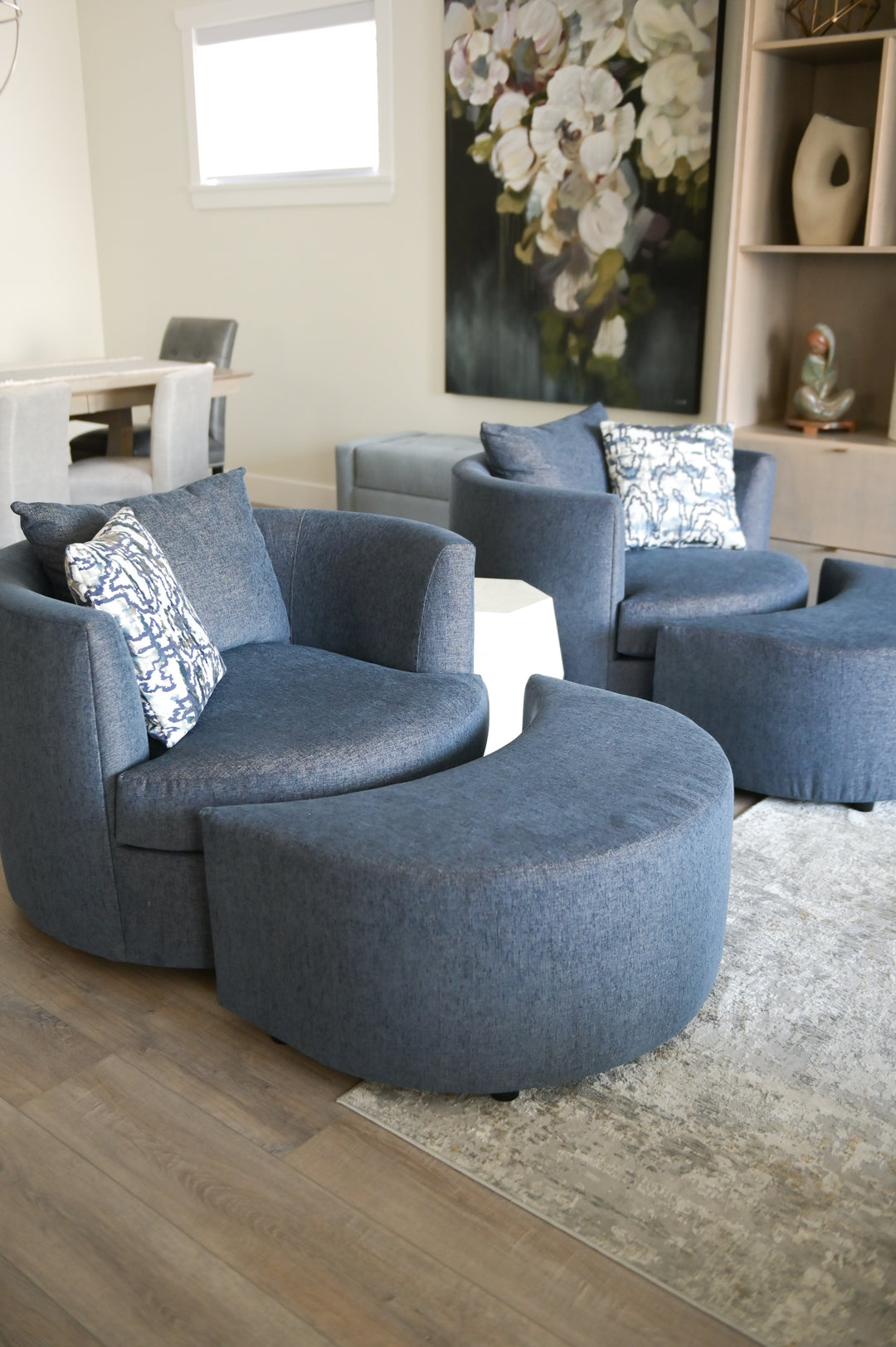 Cuddle Swivel Armchair